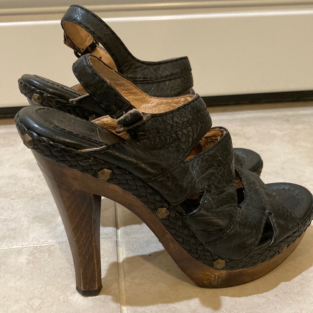 Frye heeled sandals sz 7